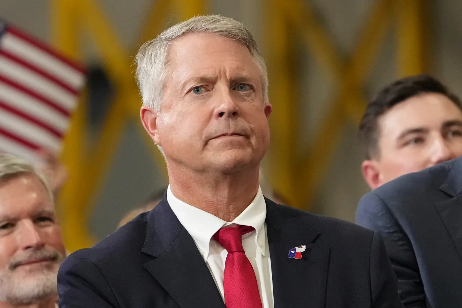 Tensiuni în Kansas: Republicanii îi reproșează senatorului Marshall lipsa de implicare în campanie